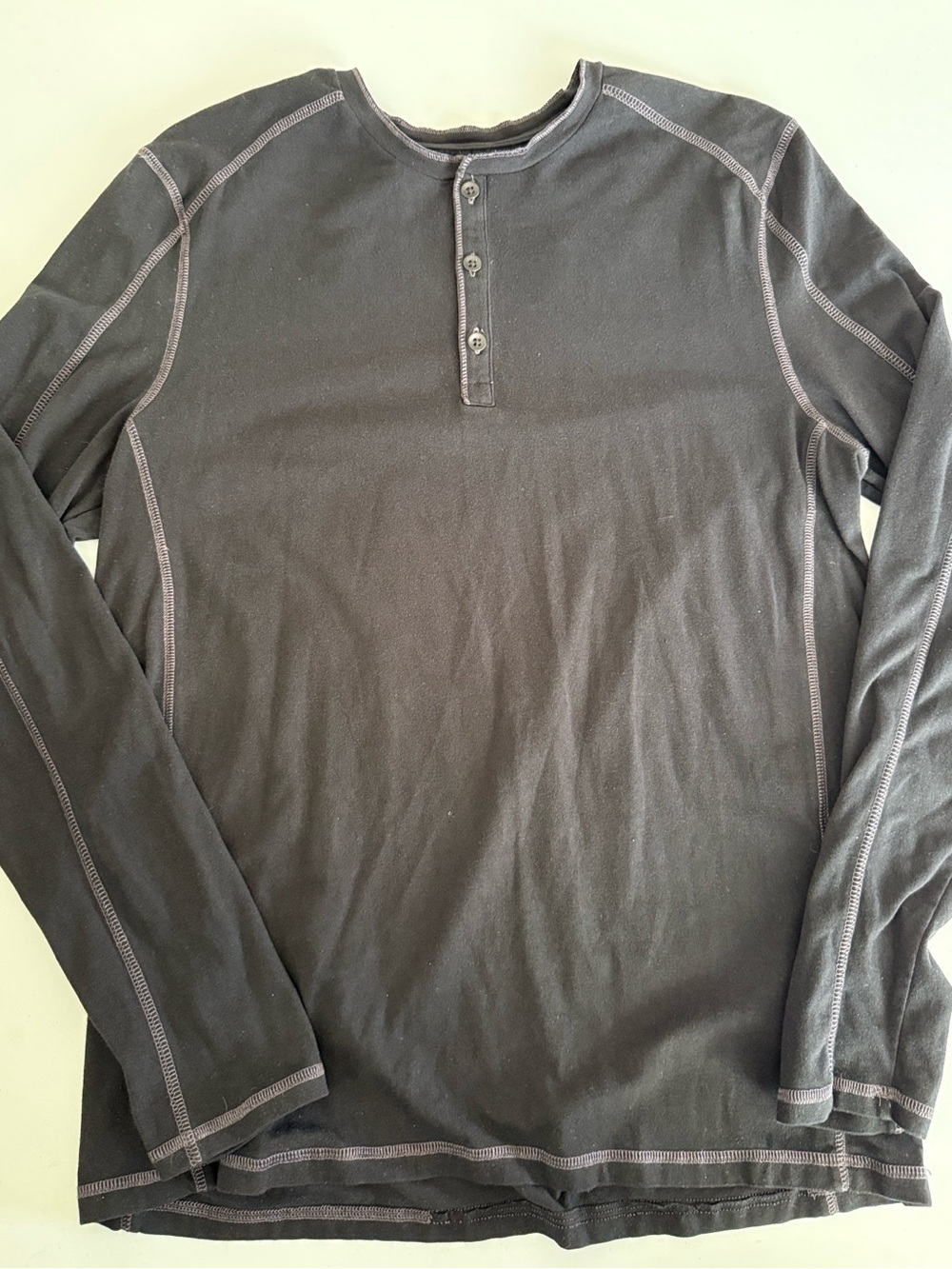 Menโs Express Long Sleeve Henley in Black M